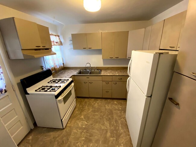 Foto del edificio - 4 Bedroom 1.5 Bath House with Washer and D...