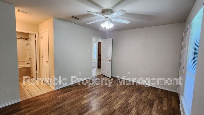 Building Photo - 140 W Stage Coach Trl