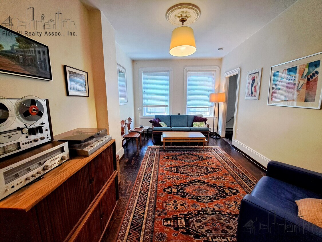 Foto principal - 17 Tileston St