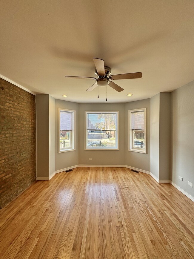 Building Photo - 1263 N Springfield Ave