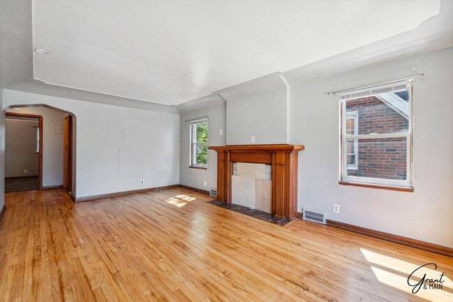 Building Photo - 5074/5076 Chalmers - Alejandro Soto