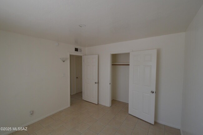 Foto del edificio - 2362 S Jefferson Ave