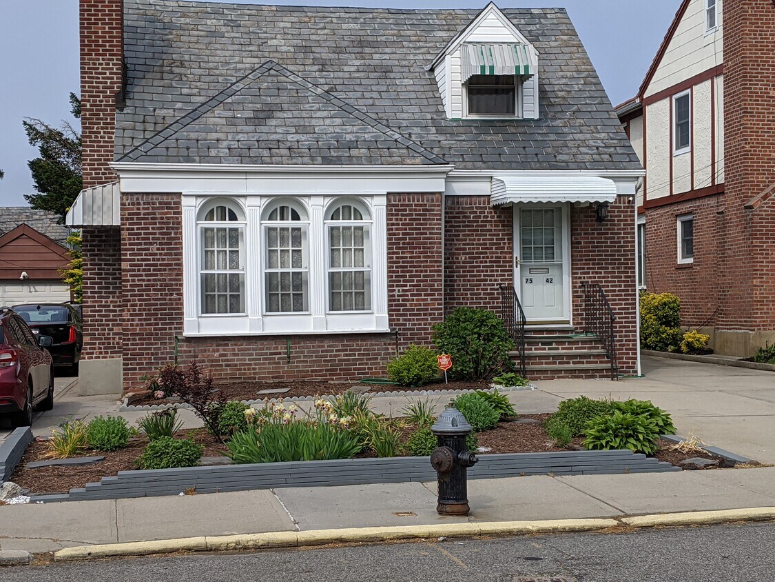 Primary Photo - 7542 189th St