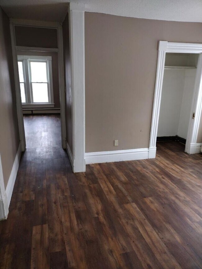 Foto del edificio - 292-294 Thomas Ave