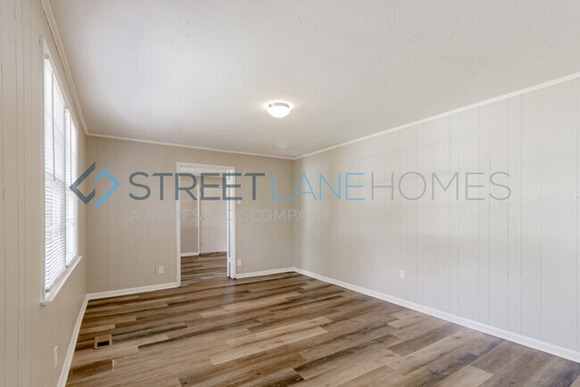 Building Photo - REDUCED!
