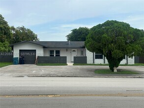 Building Photo - 11611 SW 122nd Ave