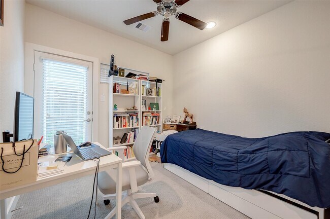 Foto del edificio - 3905 Tulane Oak Dr