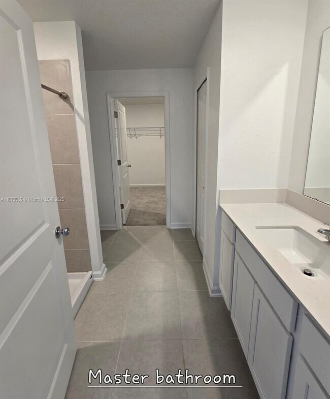 Foto del edificio - 5034 Barnet Dr