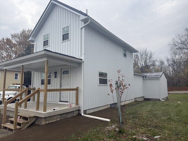 Building Photo - 14 Evans St