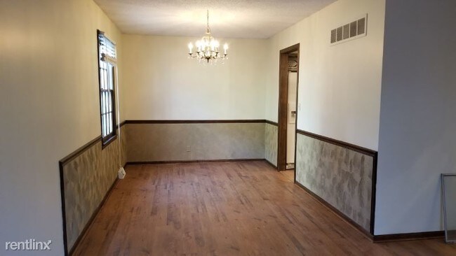 Building Photo - 4 br, 2.5 bath House - 1905 E 151st Ter