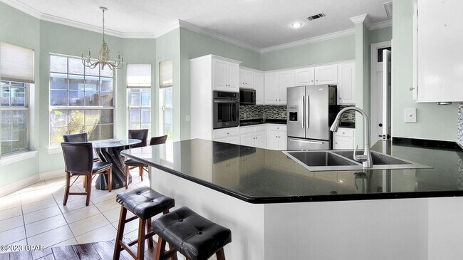 Foto del edificio - 111 Grove Isle Blvd