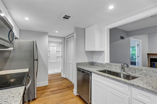Building Photo - 537 Sun Ridge Pl