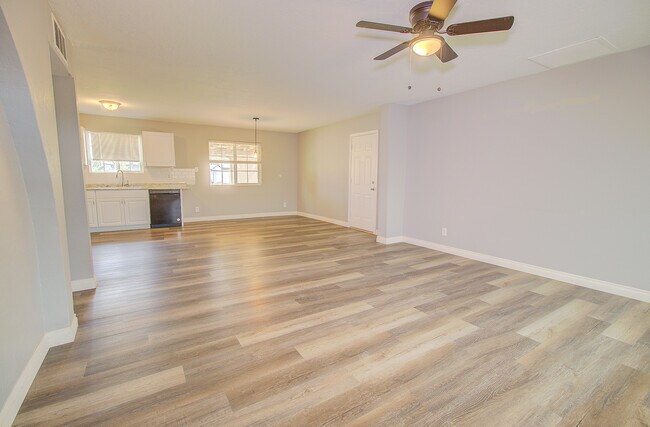 Foto del edificio - 334 W Harding Ave