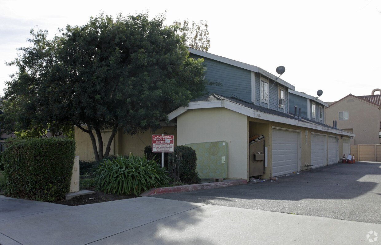 Foto del edificio - 800 E Cedar St