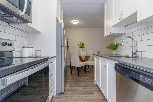 Photo du bâtiment - 984 McKenzie Avenue