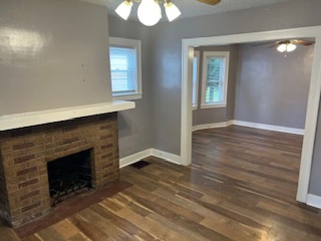 Building Photo - 2 Bedroom 1 Bathroom Home Available Now
