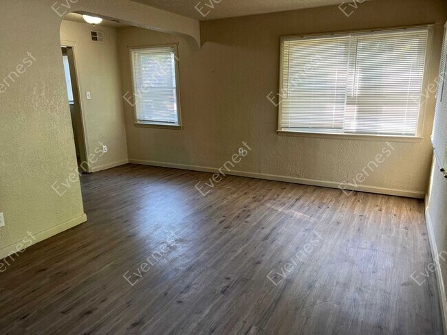 Foto del edificio - 7245 Agnes Ave