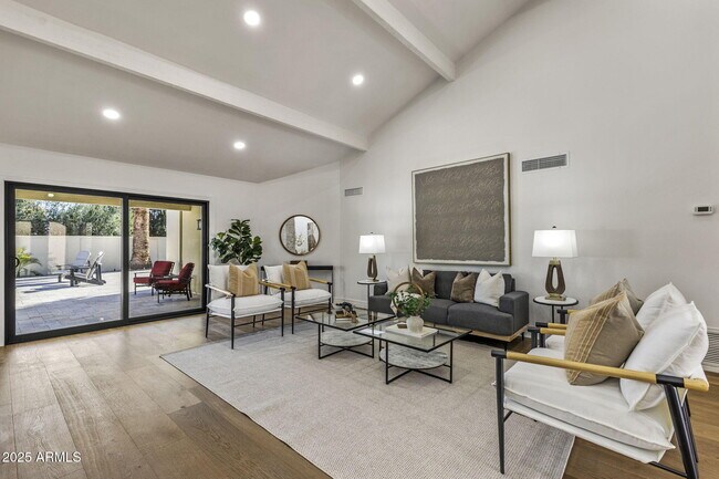 Foto del edificio - 7339 E Solano Dr