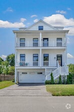 Building Photo - 140 Alden St
