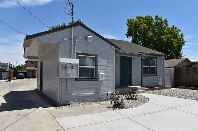 Building Photo - 1720 Bessie Ave