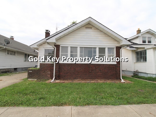 Building Photo - Adorable 2 BR 1 BA House with Garage and C...