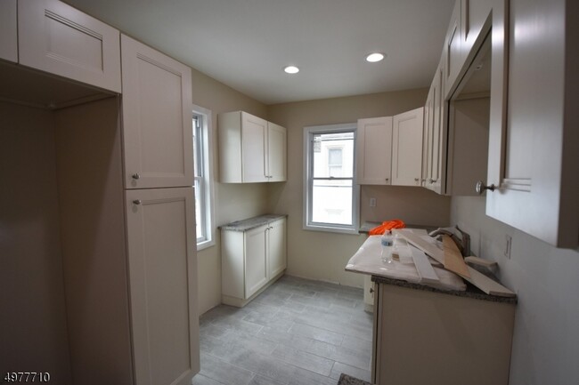 Building Photo - 430 Clifton Ave