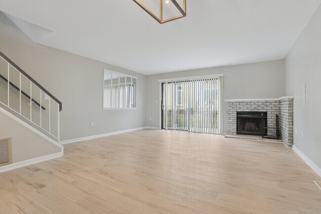 Foto del edificio - 335 Monticello Dr