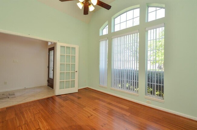 Foto del edificio - 5227 Pebble Bluff Ln