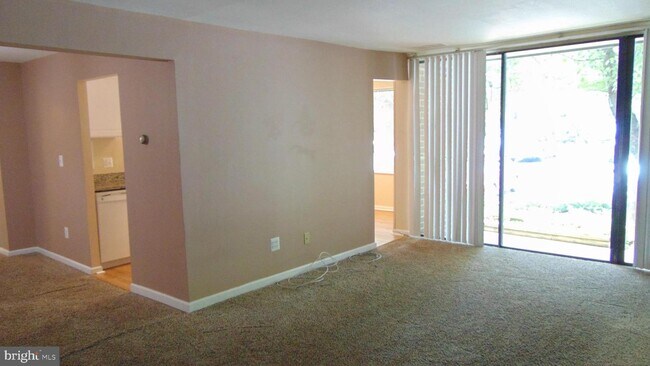 Foto del edificio - 8717 Hayshed Ln
