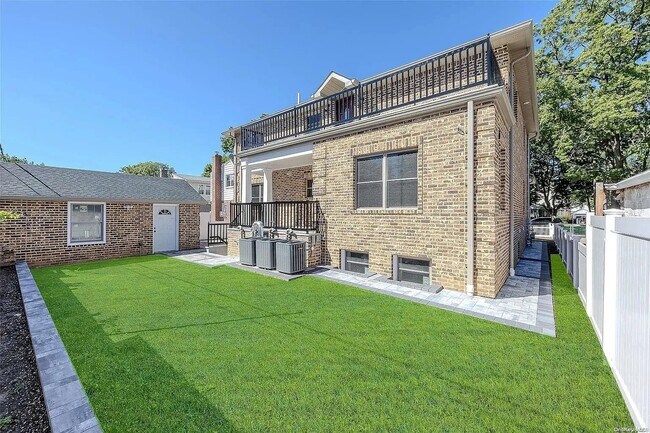 Foto del edificio - 8631 Range St