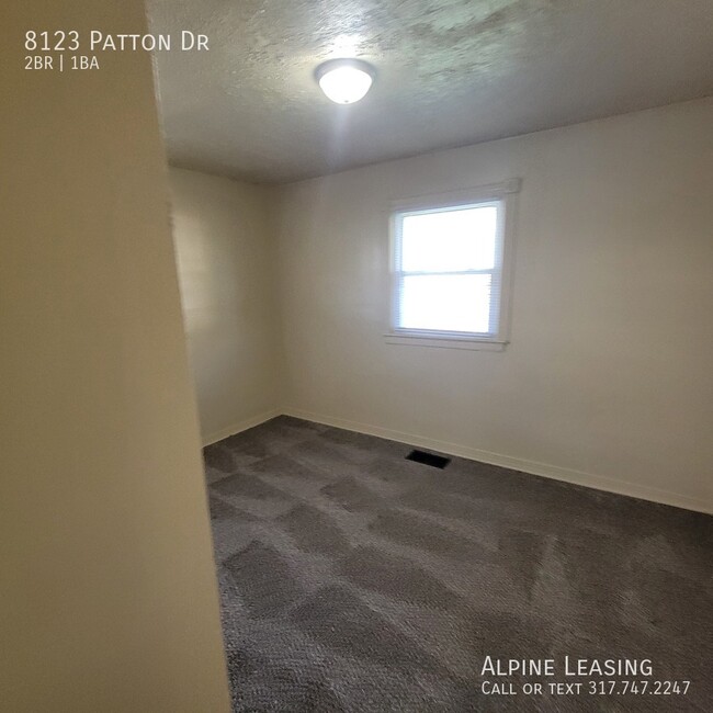 Building Photo - 2 Bedroom Lawrence Home
