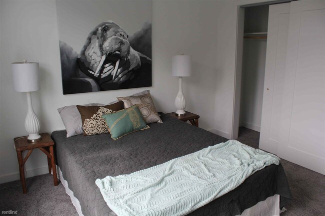 Foto del edificio - 1 br, 1 bath  - 1636-54 W FLORA ST Unit 1E