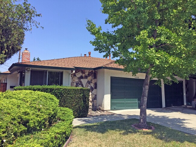 Building Photo - 1370 Montecito Ave
