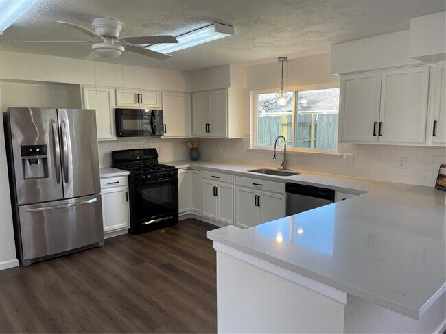 Building Photo - 7231 Dogwood Trail Dr