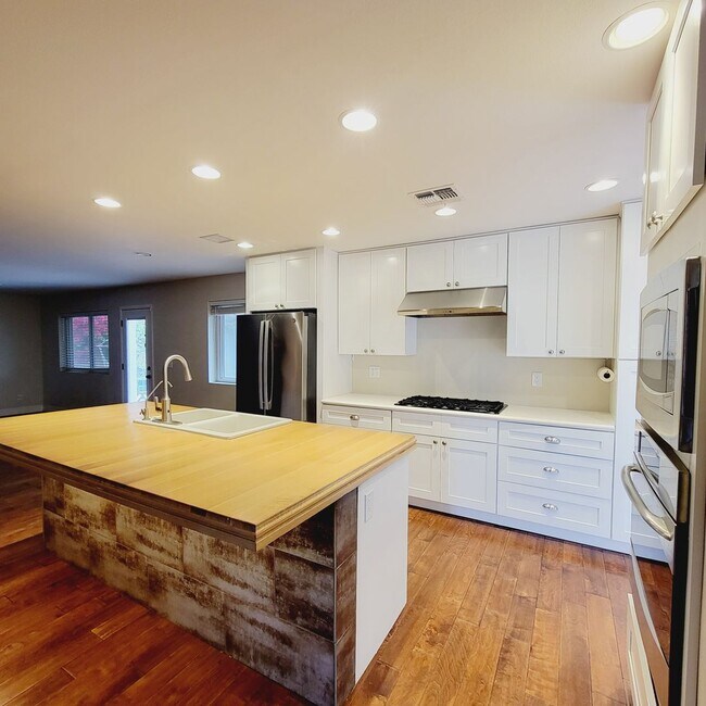 Building Photo - 953 E La Jolla Dr - Tempe! Close to Freewa...