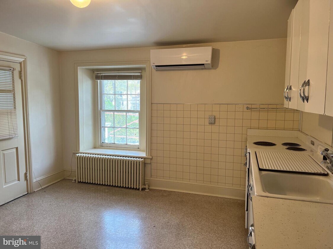 113 E Oakland Ave, Doylestown, PA 18901 Room for Rent in Doylestown