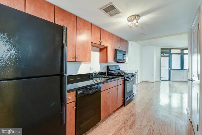 Building Photo - 1117 10th St NW