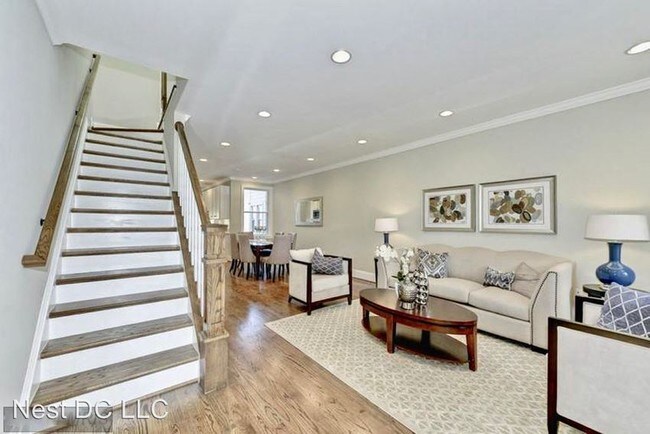 Building Photo - 4 br, 3.5 bath House - 709 Longfellow St NW