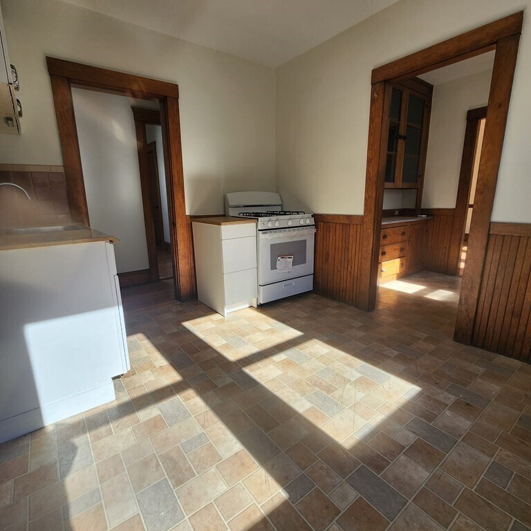 42 Mansfield St Unit 3, Somerville, MA 02143 Condo for Rent in