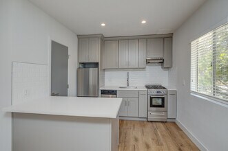 Building Photo - 4136 Grandview
