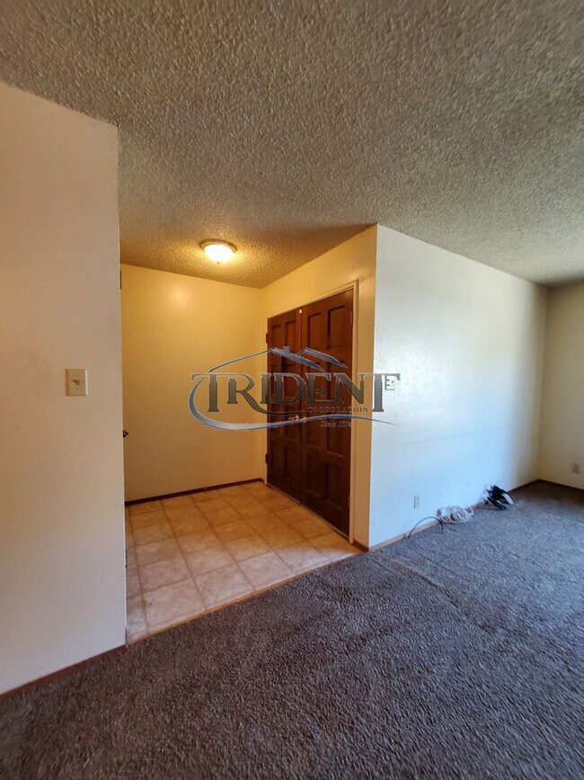 Foto del edificio - (2526m) 231 E. 18th St/ 1806 Sampson
