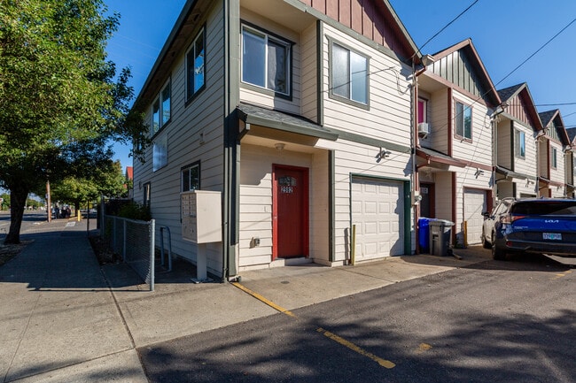 Building Photo - 2982 SE 122nd Ave