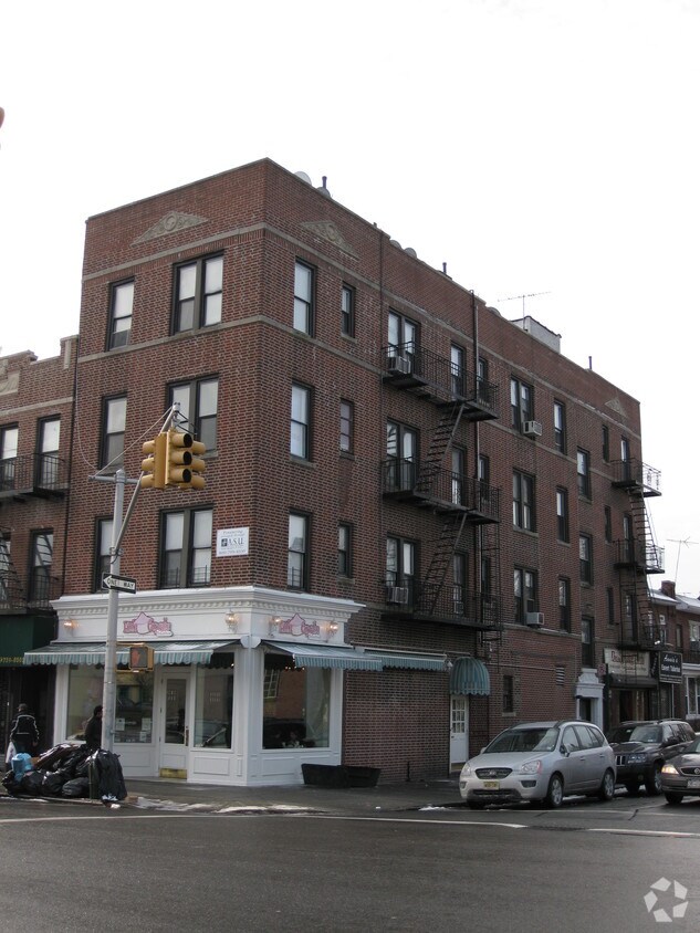 Building Photo - 9102 3rd Ave