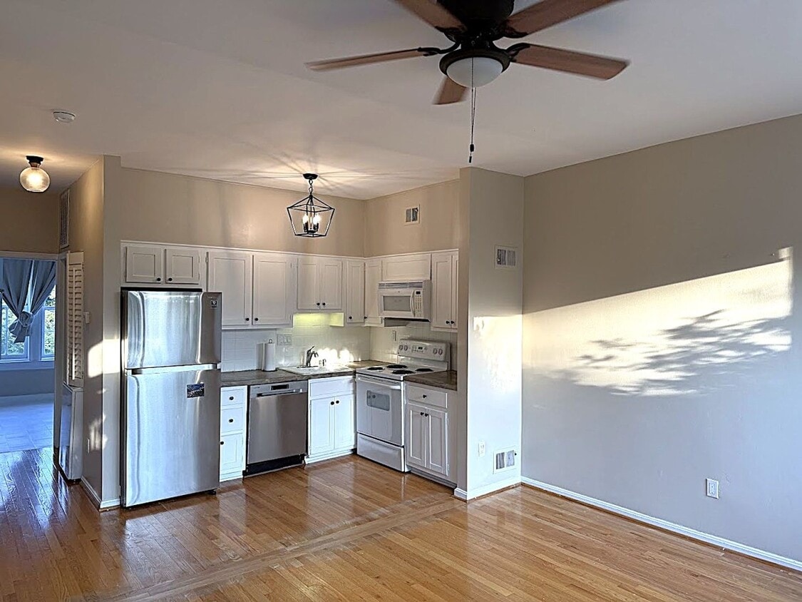 Primary Photo - !!Gorgeous 1BR Apartment near South Capito...