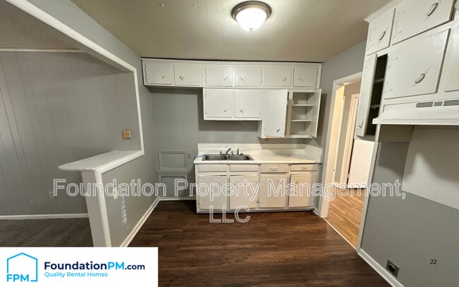 Building Photo - 1700 Dabbs Ave