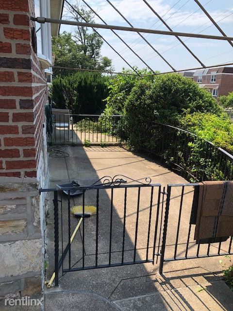Building Photo - 3 br, 1.5 bath House - 1745 Bergen St