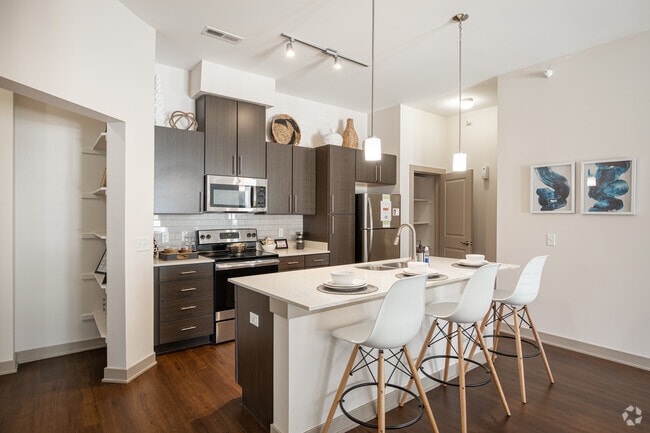 Interior Photo - Boulevard at Oakley Station I