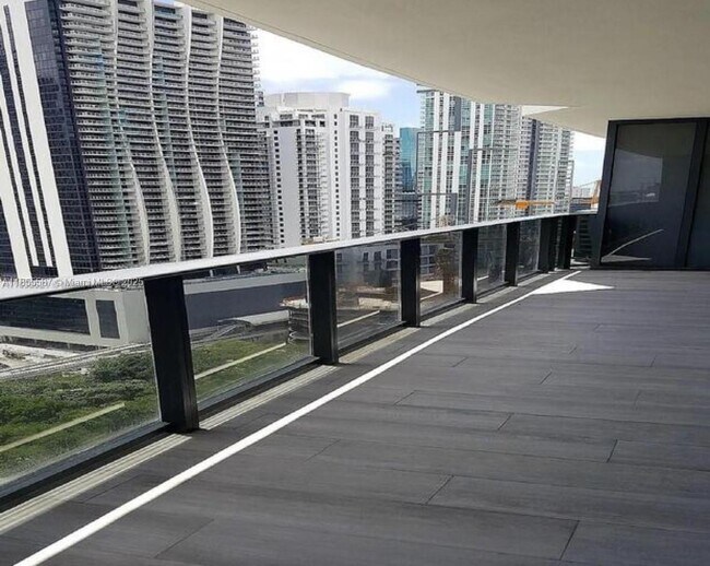 Foto del edificio - 45 SW 9th St