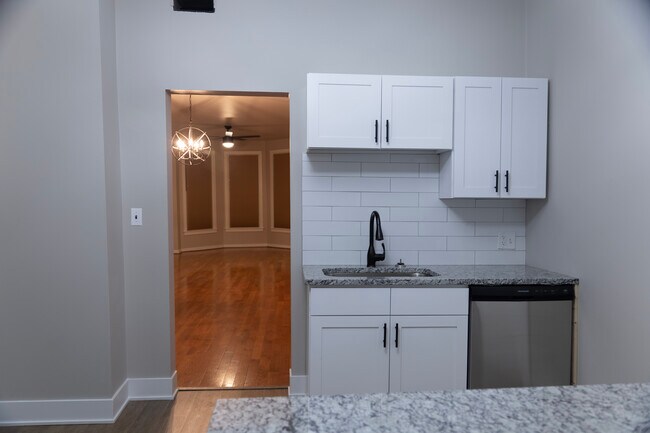 Large Kitchen Sink and Dishwasher - 1537 N Talman Ave