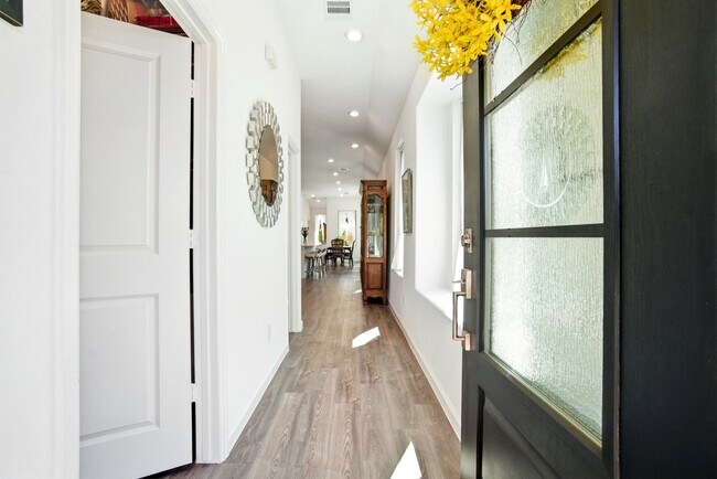 Foto del edificio - 1409 Northwood Blf Ln